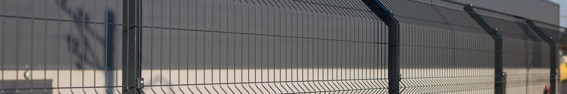 New Type Fence product photo showing structure and installation scene